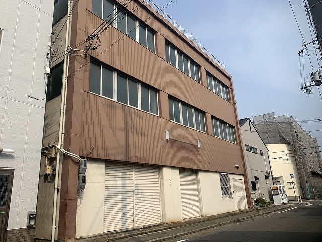 駅から徒歩8分です。