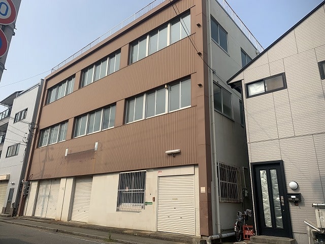 荷物用リフト1基あります。(残置物)