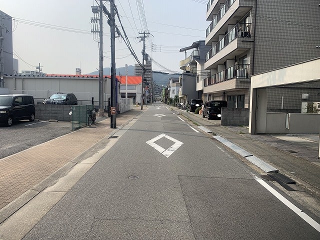 近隣に民家やマンションがあります。