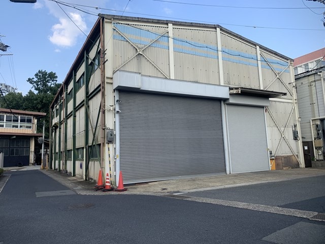 角地の工場になります。