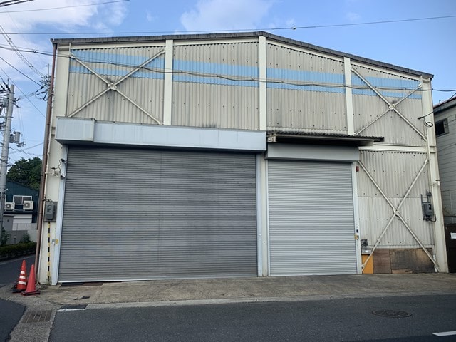 電動シャッター高さ約4.0ｍあります。