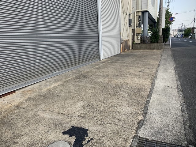 乗用車約2台駐車可能です。
