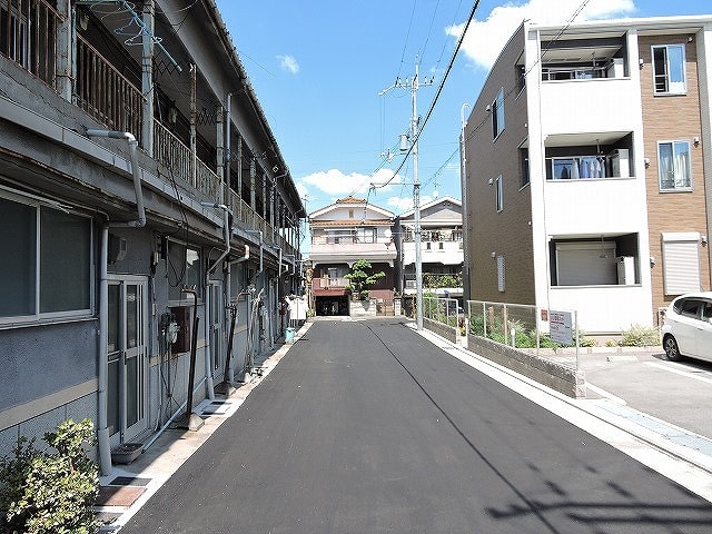 近隣は民家があります