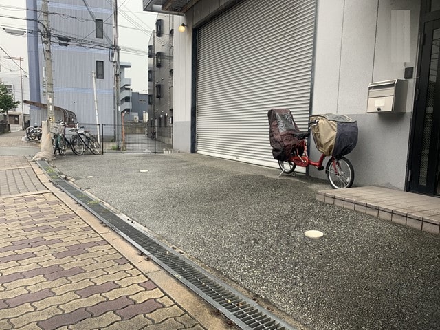 乗用車1～2台駐車可能です。
