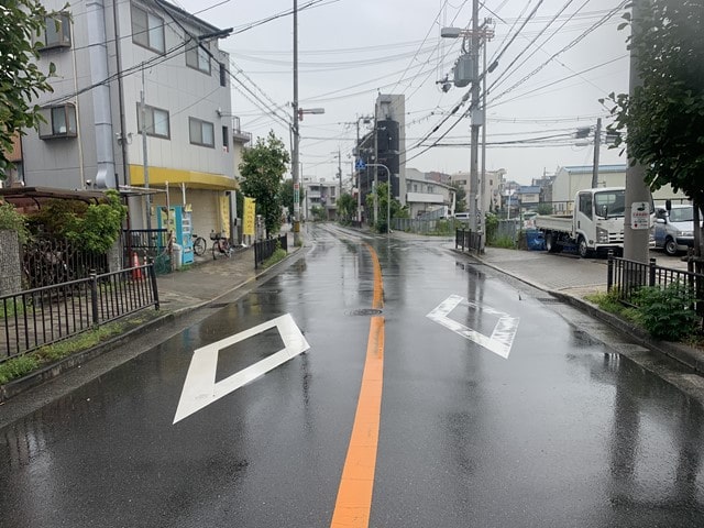 交通量は多い道路になります。