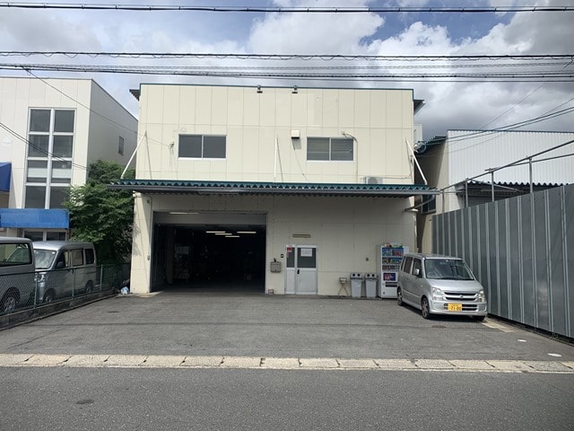 乗用車6～8台駐車可能です。