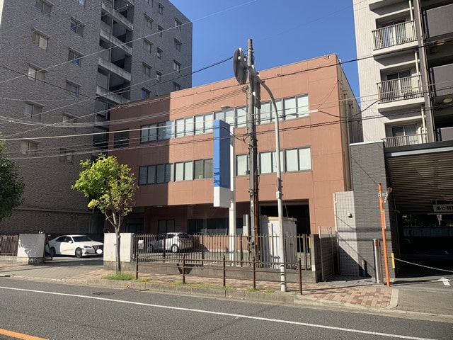 駅から徒歩8分です。