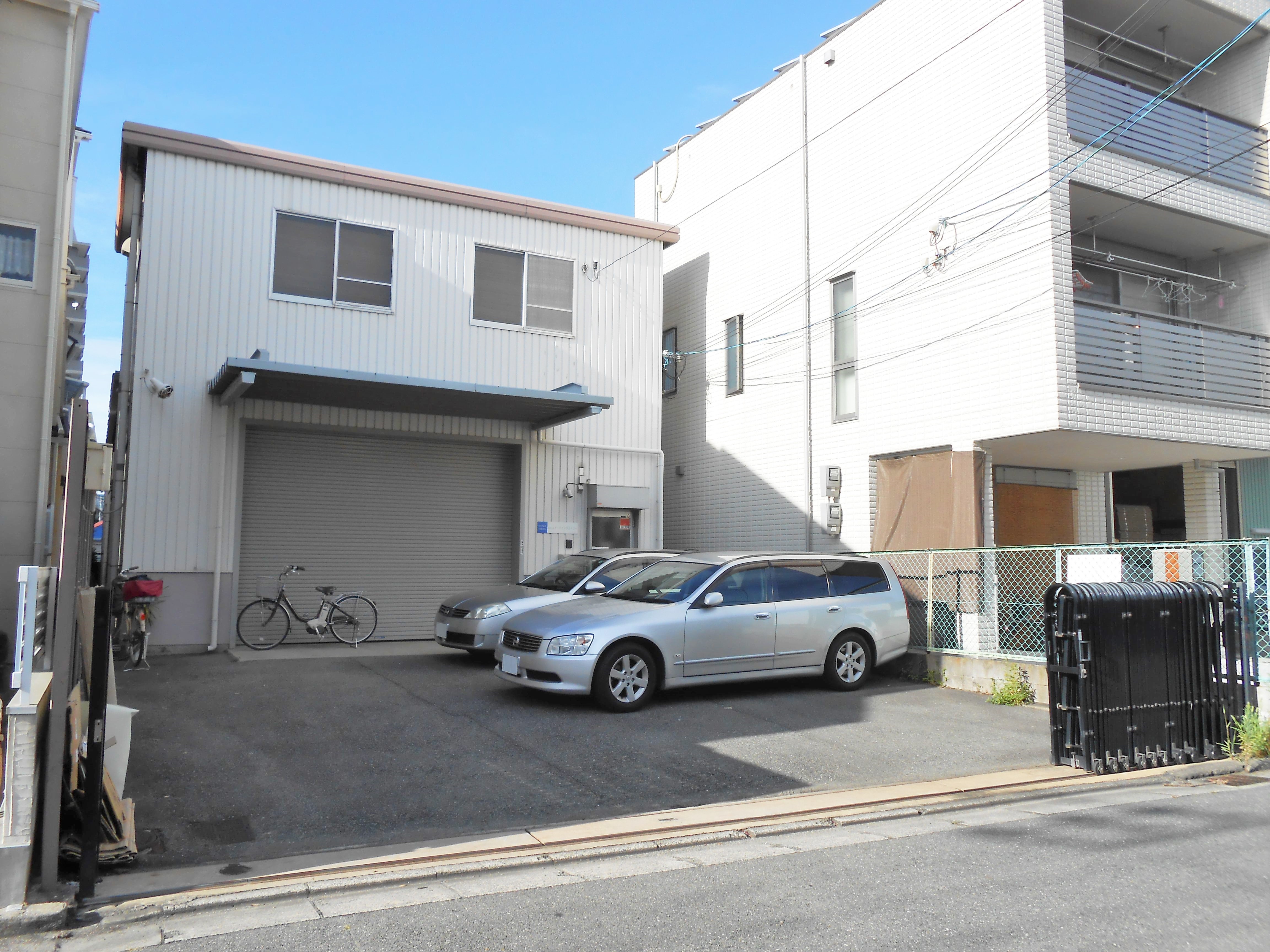 1階は倉庫、2階は事務所になっています。