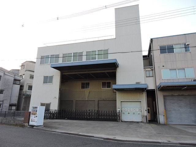 リフト(３t)付きです。