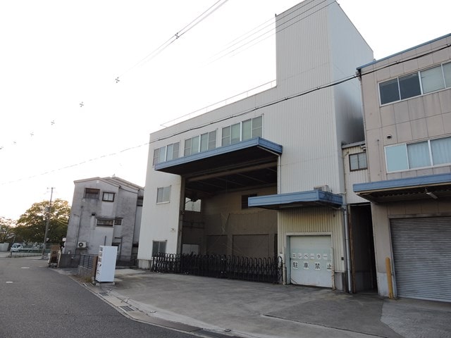 2階に直接搬入道路あります。