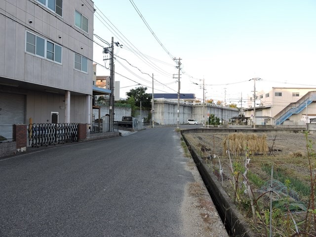 前面道路になります。