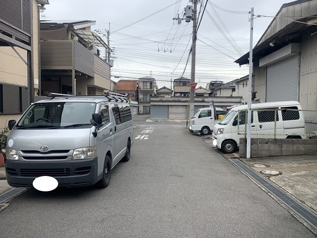 近隣に民家があります。