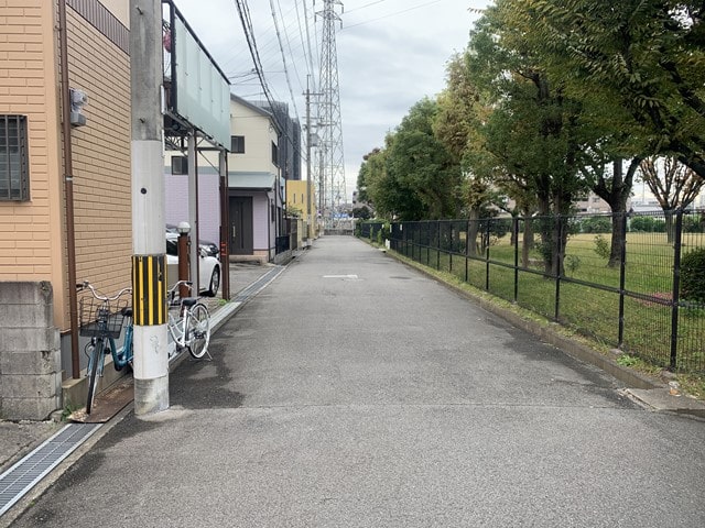 2ｔ車がギリギリ通行可能です。