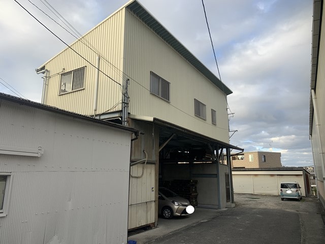 近隣に民家があります。