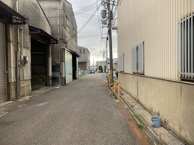 前道は共有通路です。
