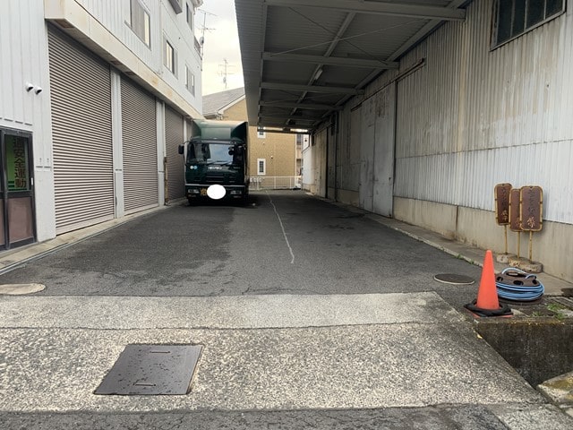 大型車で荷下ろし可能です。