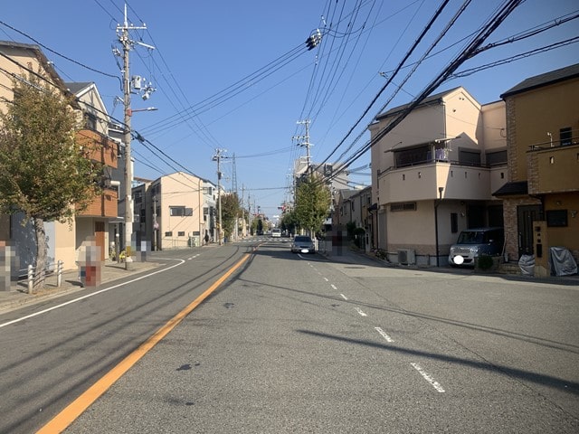 近隣に民家があります。