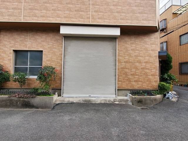 搬入口になります。