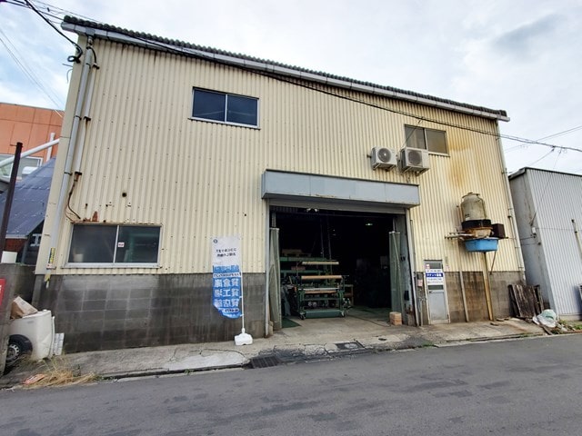 中央卸売市場東部市場のすぐ近くです。
