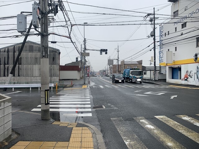 幹線道路沿いになります。
