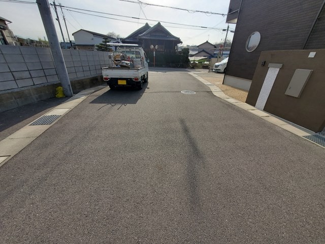 倉庫までの道路です。