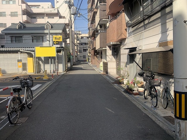 一方通行道路になります。