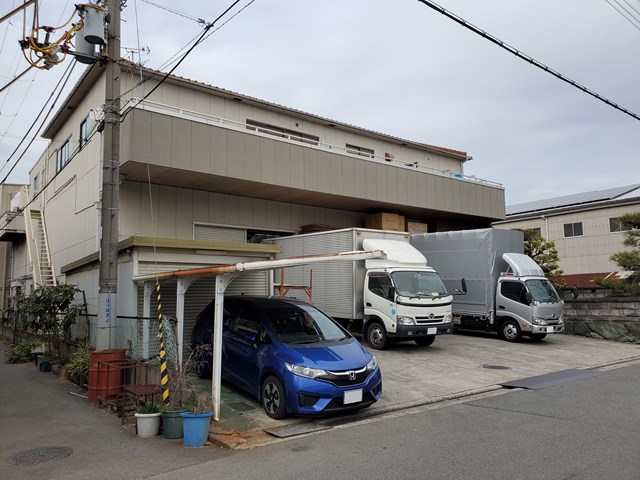 居宅付きの物件です。