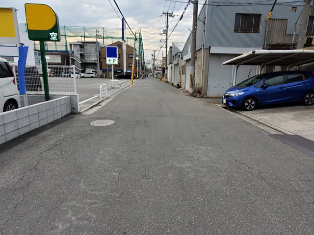 前面道路になります。