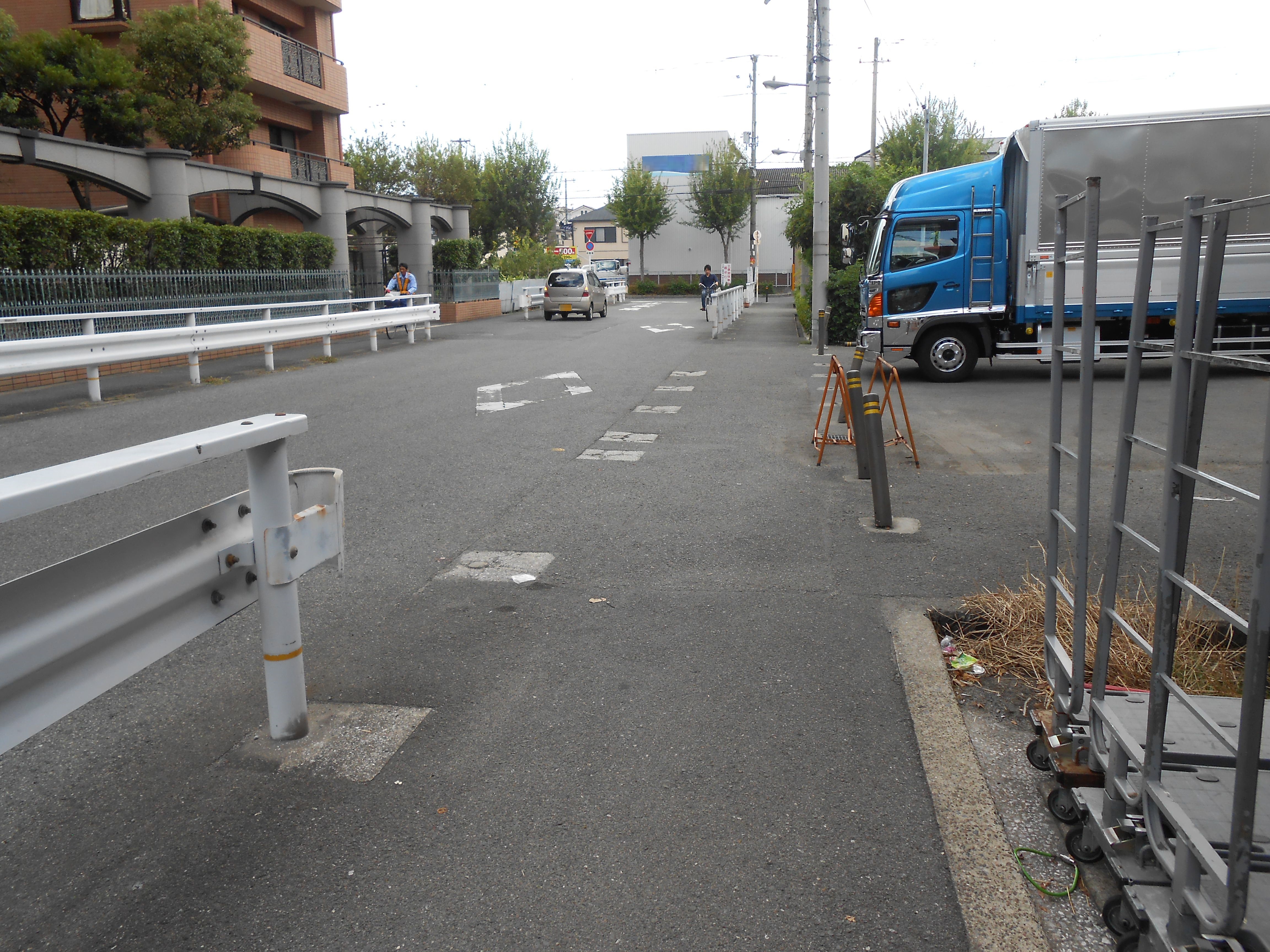 大型車両も通行可能です。