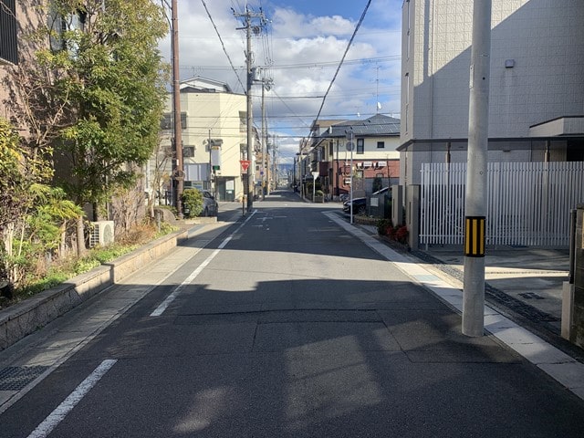近隣に民家があります。