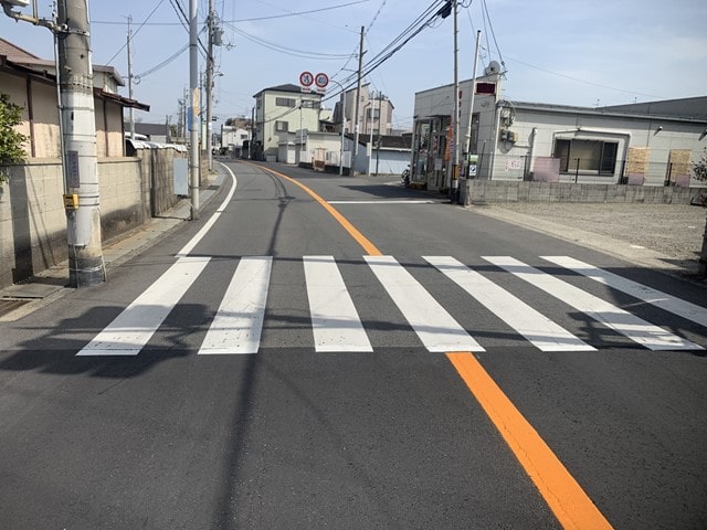 近隣に民家があります。